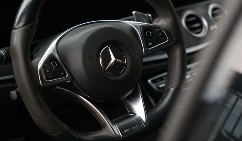 
								Mercedes E43 AMG full									