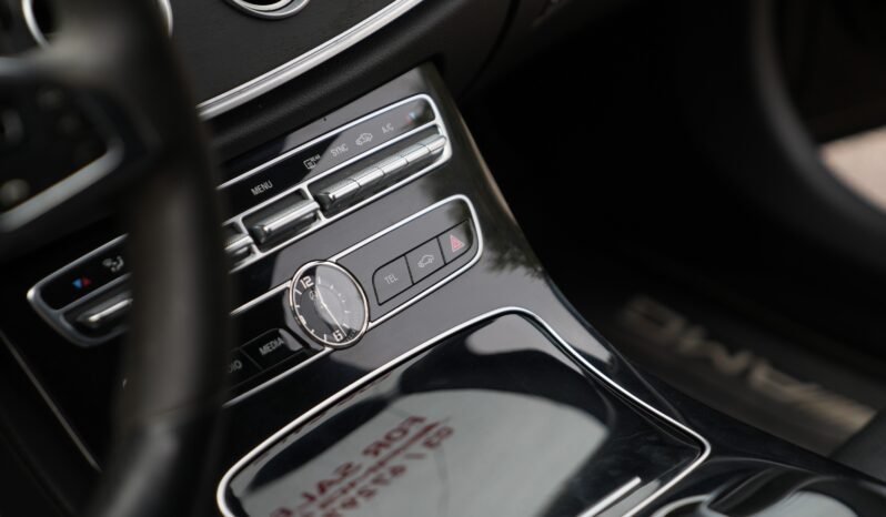 
								Mercedes E43 AMG full									