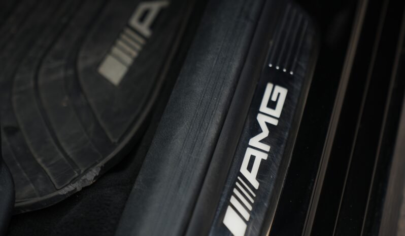 
								Mercedes E43 AMG full									