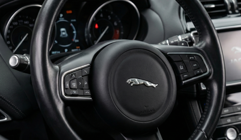 
								Jaguar F-PACE full									