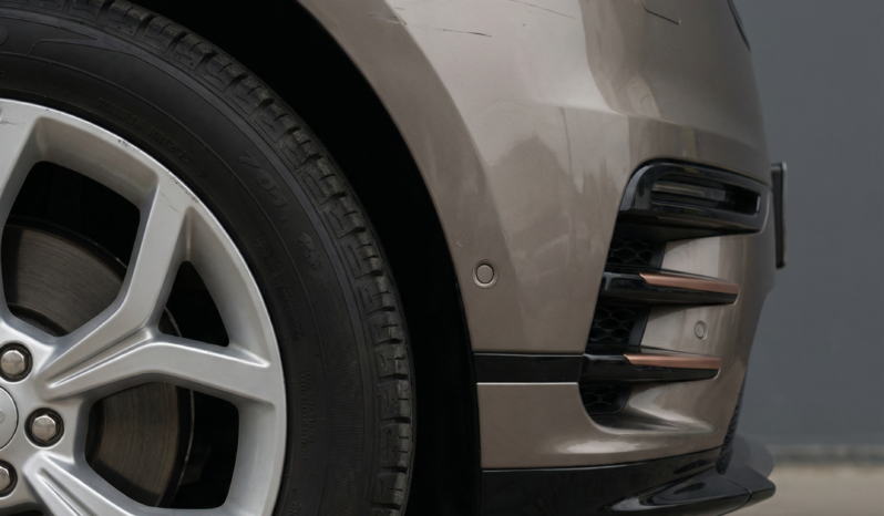 
								Range Rover Velar full									