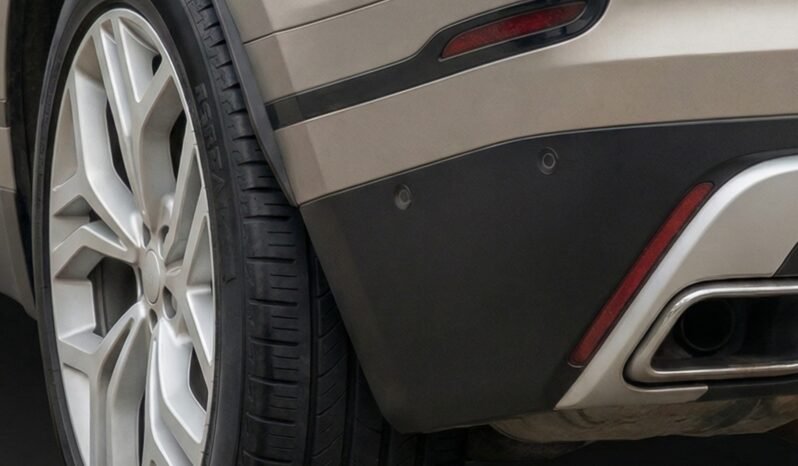 
								Range Rover Velar full									